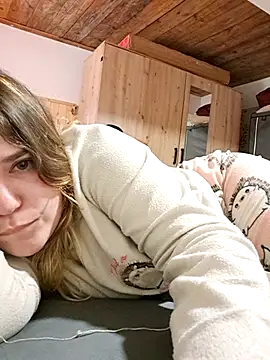 Snapshot of Dulcexpecado chatting on March 13, 2026, 12:21 pm Dulcexpecado online show from March 13, 2026, 12:21 pm