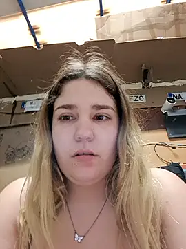 Snapshot of Dulcexpecado chatting on April 13, 2026, 6:23 pm Dulcexpecado online show from April 13, 2026, 6:23 pm