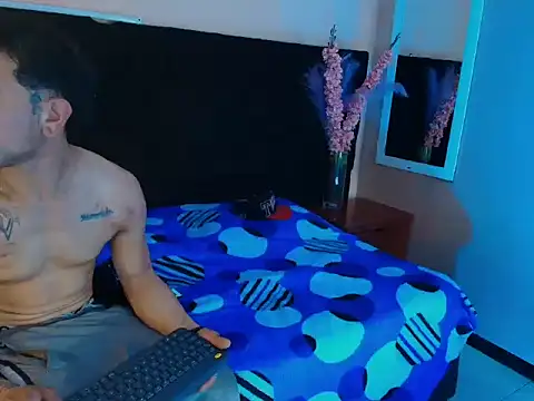 thonixxandluna online show from February 18, 2026, 8:27 pm