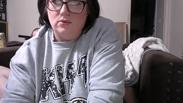 Snapshot of FreaksOffALeash3261 chatting on April 4, 2026, 11:06 am FreaksOffALeash3261 online show from April 4, 2026, 11:06 am