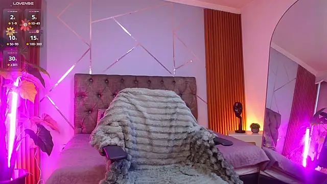 sasha gracee  online show from April 8, 2026, 1:01 pm