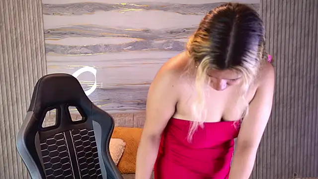 Snapshot of Sophie19__ chatting on May 10, 2026, 12:42 pm Sophie19 online show from May 10, 2026, 12:42 pm