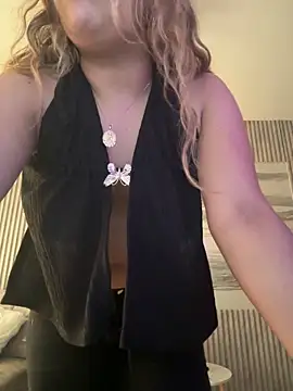 Snapshot of Sophie19__ chatting on June 6, 2026, 2:33 pm Sophie19 online show from June 6, 2026, 2:33 pm