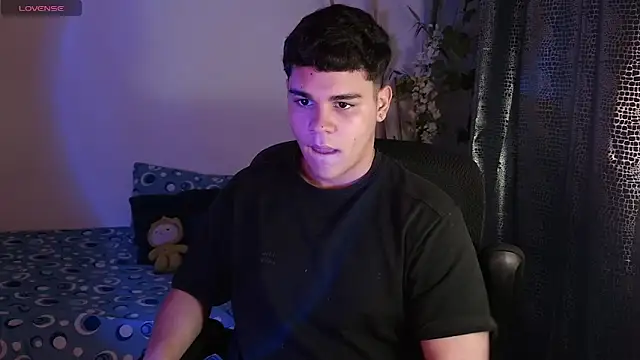 Snapshot of eithan_jonnes chatting on March 5, 2026, 8:38 pm eithan jonnes online show from March 5, 2026, 8:38 pm