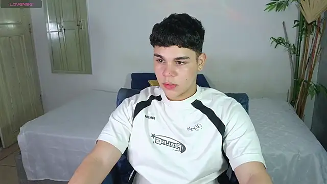 Snapshot of eithan_jonnes chatting on February 13, 2026, 10:32 pm eithan jonnes online show from February 13, 2026, 10:32 pm