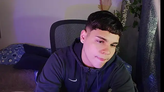 Snapshot of eithan_jonnes chatting on April 10, 2026, 9:11 pm eithan jonnes online show from April 10, 2026, 9:11 pm