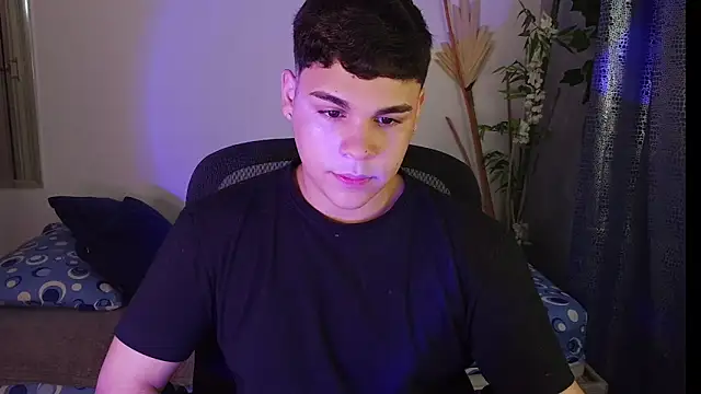 Snapshot of eithan_jonnes chatting on April 8, 2026, 7:48 pm eithan jonnes online show from April 8, 2026, 7:48 pm