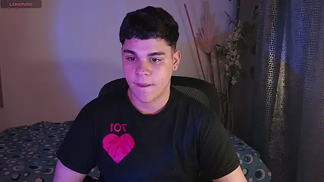 Snapshot of eithan_jonnes chatting on March 4, 2026, 9:33 pm eithan jonnes online show from March 4, 2026, 9:33 pm