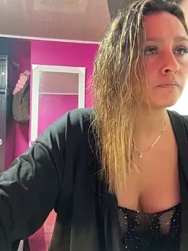 Snapshot of alana__070 chatting on April 15, 2026, 1:00 am alana 070 online show from April 15, 2026, 1:00 am