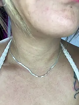 Snapshot of alana__070 chatting on February 17, 2026, 1:08 pm alana 070 online show from February 17, 2026, 1:08 pm