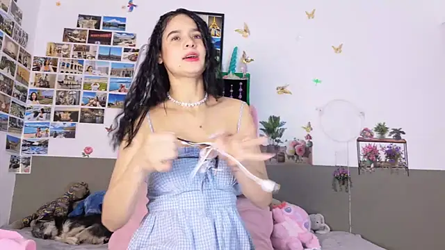 catalina santana4 online show from May 24, 2026, 4:56 am