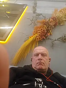 Snapshot of sk8brd_snwbrd_no_snitch chatting on February 17, 2026, 12:57 pm sk8brd snwbrd no snitch online show from February 17, 2026, 12:57 pm