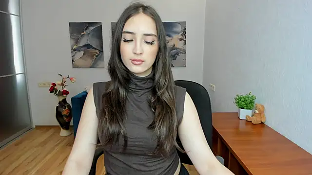 Effy Royse online show from May 29, 2026, 5:35 am