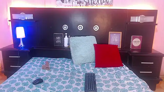 Snapshot of ShannySweett chatting on April 12, 2026, 11:08 pm ShannySweett online show from April 12, 2026, 11:08 pm