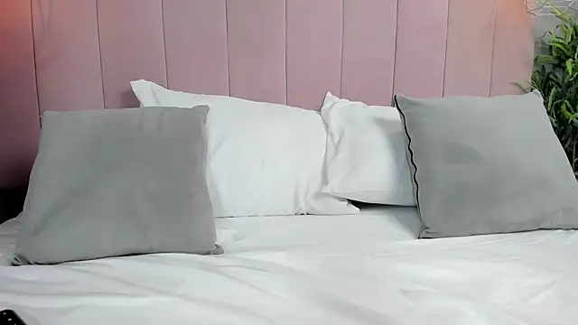 MartinaGrace online show from February 28, 2026, 11:59 pm