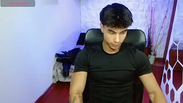Snapshot of IanWest_ chatting on April 17, 2026, 8:00 pm IanWest online show from April 17, 2026, 8:00 pm