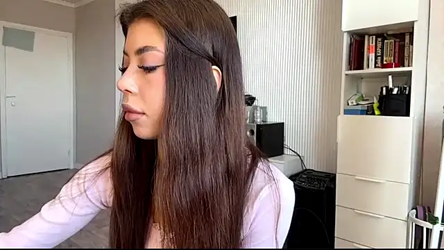 Snapshot of You_Club_Winx chatting on April 2, 2026, 7:37 am You Club Winx online show from April 2, 2026, 7:37 am