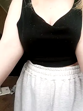 EvaTallor online show from April 15, 2026, 8:31 am