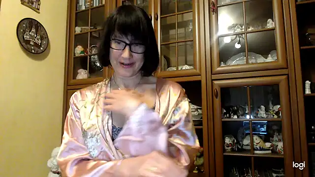 Snapshot of Vlastelina chatting on April 10, 2026, 6:48 pm Vlastelina online show from April 10, 2026, 6:48 pm