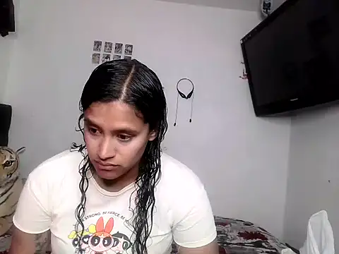 Snapshot of luna_E chatting on February 17, 2026, 1:08 pm luna E online show from February 17, 2026, 1:08 pm