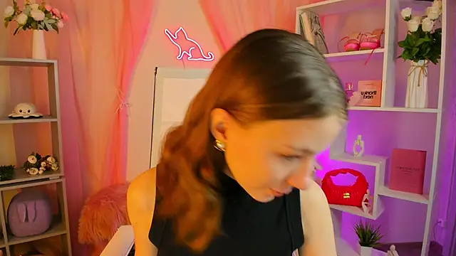 ElliFrankenweenie online show from March 3, 2026, 9:27 am