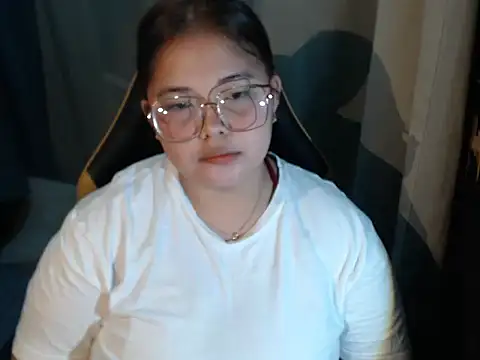 xia xoxo  online show from April 23, 2026, 12:29 pm