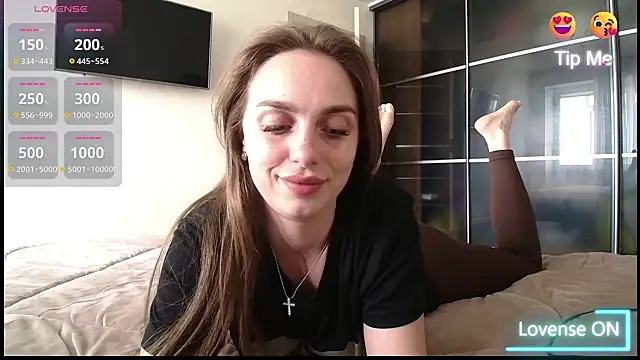  julia wonderful  online show from April 7, 2026, 1:57 pm