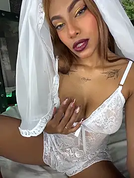 SinLunaXXX online show from May 22, 2026, 9:35 pm