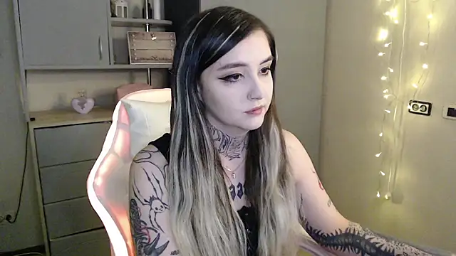 Snapshot of Rin_Tozier chatting on March 20, 2026, 1:06 am Rin Tozier online show from March 20, 2026, 1:06 am