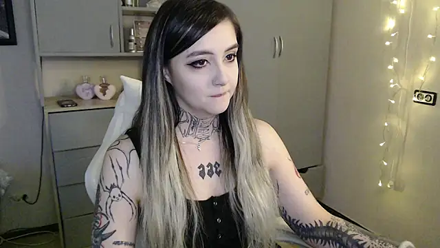 Snapshot of Rin_Tozier chatting on April 2, 2026, 1:24 am Rin Tozier online show from April 2, 2026, 1:24 am