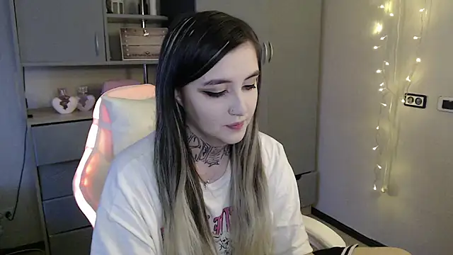 Snapshot of Rin_Tozier chatting on March 22, 2026, 2:04 am Rin Tozier online show from March 22, 2026, 2:04 am