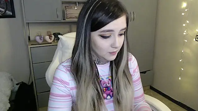 Snapshot of Rin_Tozier chatting on April 10, 2026, 1:23 am Rin Tozier online show from April 10, 2026, 1:23 am