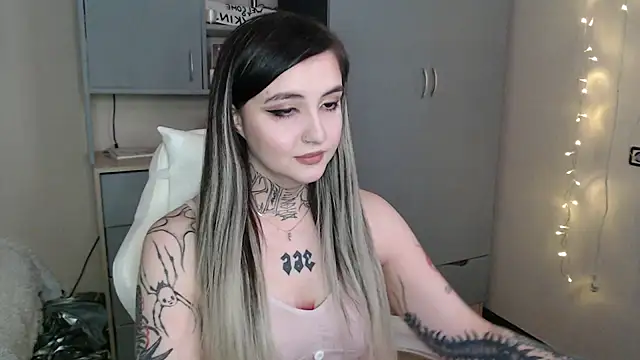 Snapshot of Rin_Tozier chatting on March 8, 2026, 2:04 am Rin Tozier online show from March 8, 2026, 2:04 am