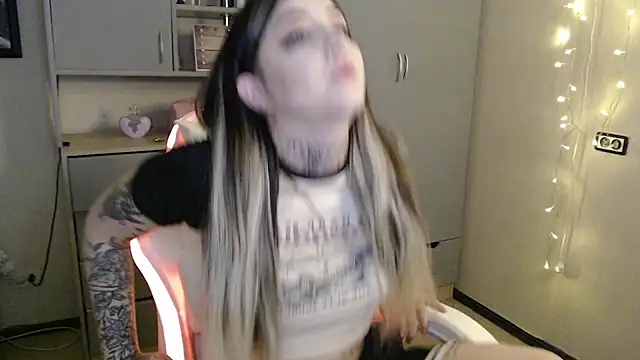 Snapshot of Rin_Tozier chatting on March 21, 2026, 1:29 am Rin Tozier online show from March 21, 2026, 1:29 am