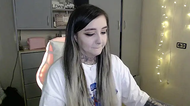 Snapshot of Rin_Tozier chatting on March 18, 2026, 1:31 am Rin Tozier online show from March 18, 2026, 1:31 am