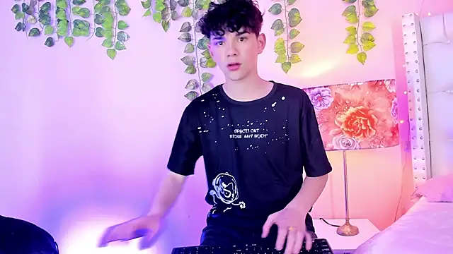 Snapshot of Philippsx chatting on April 8, 2026, 4:47 am Philippsx online show from April 8, 2026, 4:47 am