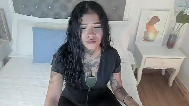 Aisha Haddad online show from May 21, 2026, 1:52 pm
