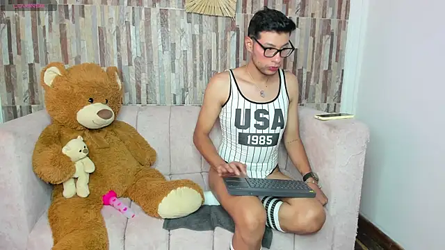 Miissy  online show from May 4, 2026, 9:17 pm