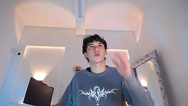 jullian ricci online show from April 24, 2026, 8:22 pm