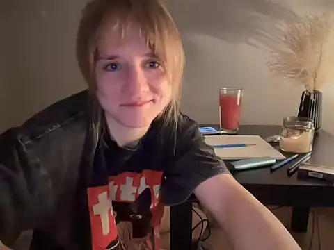 tesalove online show from March 25, 2026, 12:00 am