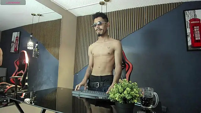 Snapshot of NoaahTylor chatting on March 3, 2026, 8:16 pm NoaahTylor online show from March 3, 2026, 8:16 pm