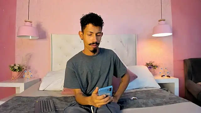 Snapshot of NoaahTylor chatting on March 30, 2026, 9:38 pm NoaahTylor online show from March 30, 2026, 9:38 pm