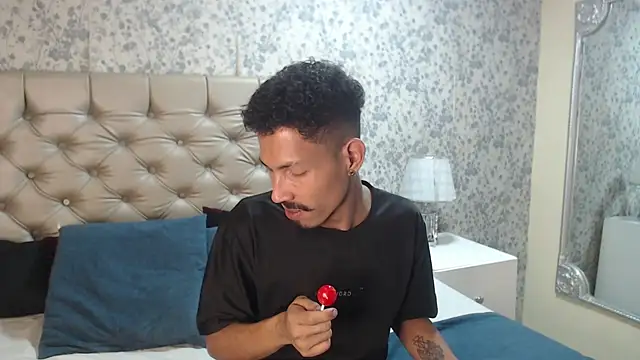 Snapshot of NoaahTylor chatting on March 18, 2026, 8:32 pm NoaahTylor online show from March 18, 2026, 8:32 pm