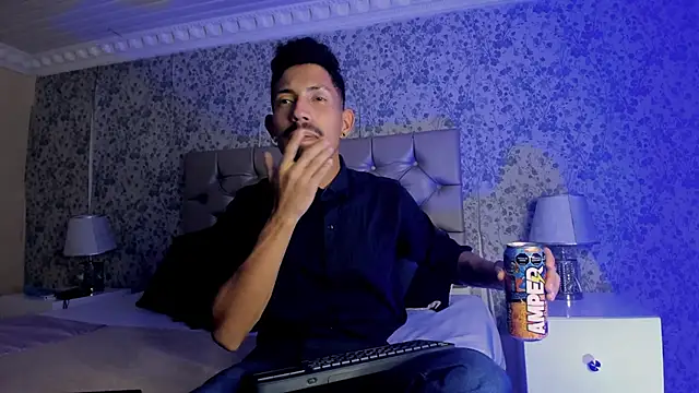 Snapshot of NoaahTylor chatting on April 6, 2026, 4:46 am NoaahTylor online show from April 6, 2026, 4:46 am