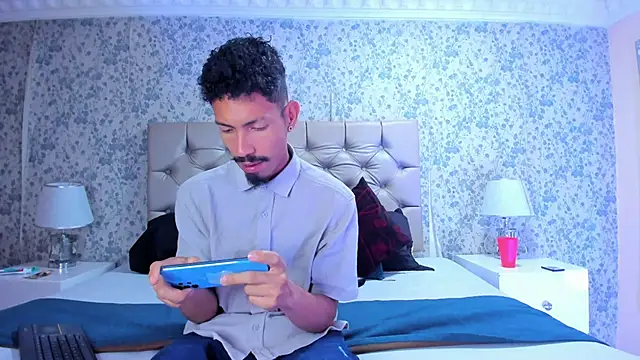 Snapshot of NoaahTylor chatting on March 21, 2026, 6:12 pm NoaahTylor online show from March 21, 2026, 6:12 pm