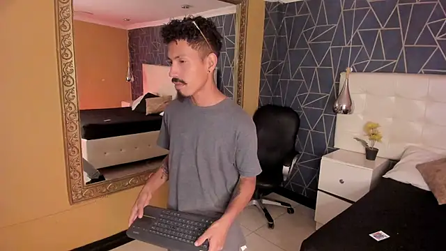 Snapshot of NoaahTylor chatting on March 25, 2026, 9:14 pm NoaahTylor online show from March 25, 2026, 9:14 pm