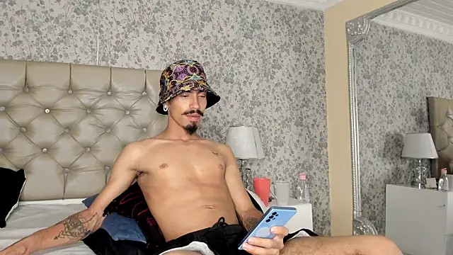 Snapshot of NoaahTylor chatting on April 1, 2026, 8:26 am NoaahTylor online show from April 1, 2026, 8:26 am