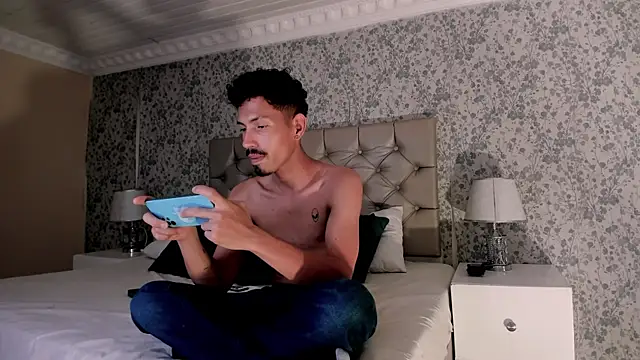 Snapshot of NoaahTylor chatting on April 11, 2026, 2:52 am NoaahTylor online show from April 11, 2026, 2:52 am