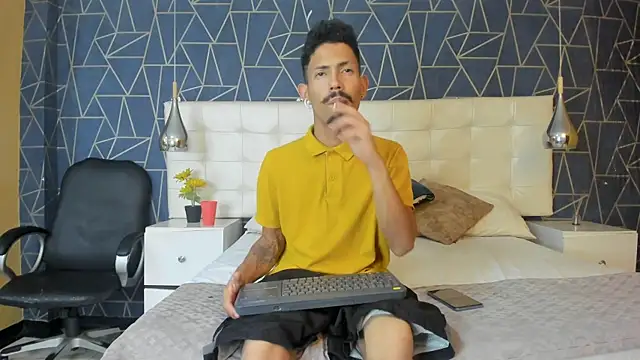 Snapshot of NoaahTylor chatting on March 22, 2026, 8:21 pm NoaahTylor online show from March 22, 2026, 8:21 pm