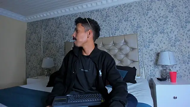 Snapshot of NoaahTylor chatting on March 29, 2026, 9:05 pm NoaahTylor online show from March 29, 2026, 9:05 pm